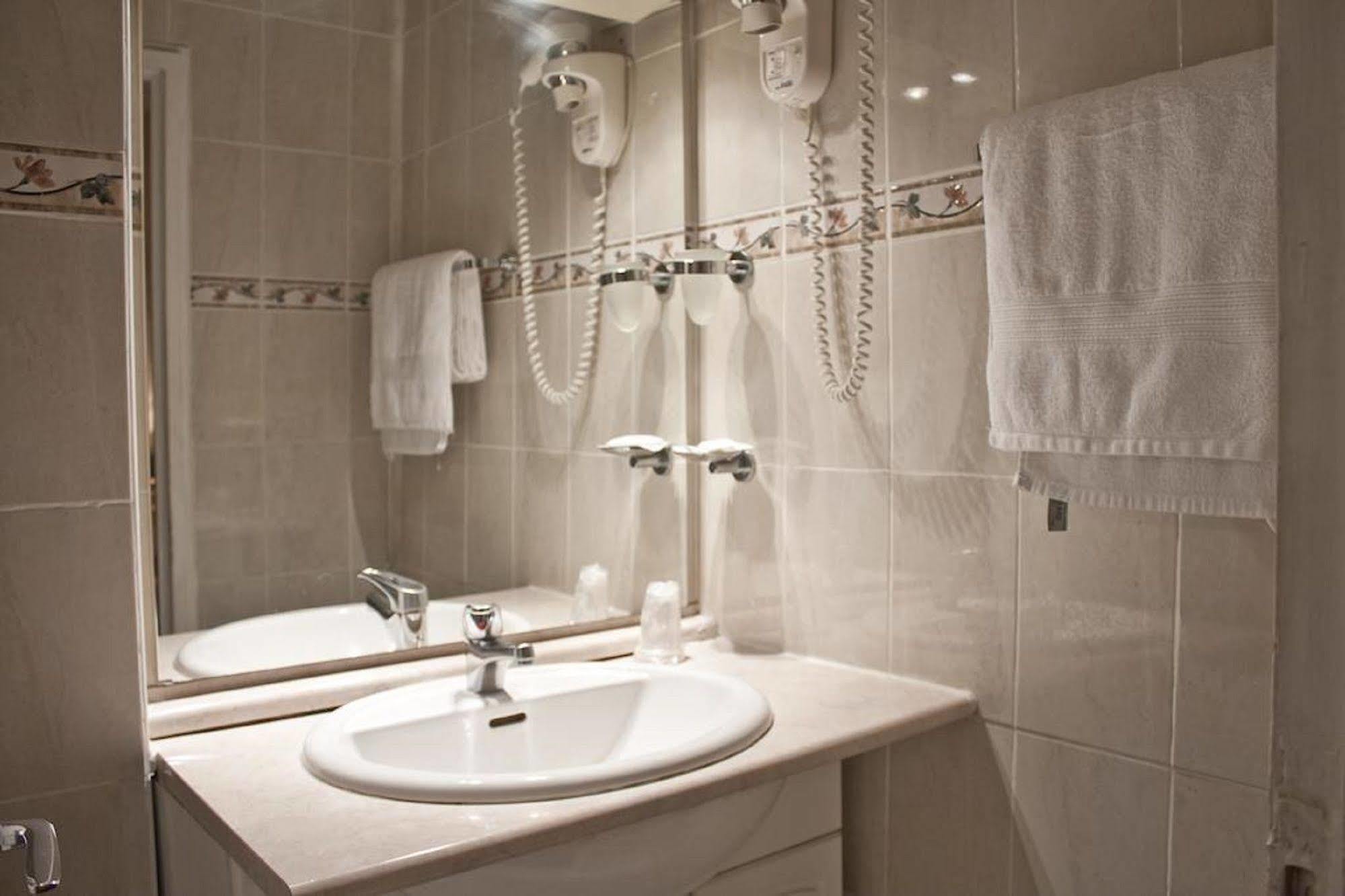 Hotel Hippodrome Paryż Zewnętrze zdjęcie